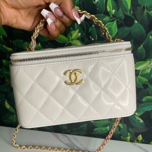 CHANEL PURSE 100% AUTHENTIC CHANEL CALFSKIN LEATHER VANITY BAG